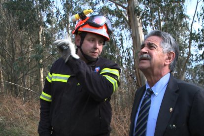 El detingut, amb el president de Cantàbria, Miguel Ángel Revilla.