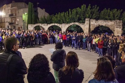 Concentració a Anglesola, en favor del veí Ionut, detingut a les protestes, i la seua família.