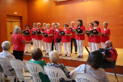 Las jugadoras del equipo de baloncesto del Cadí La Seu fueron las encargadas de hacer el pregón de las fiestas mayores de La Seu d’Urgell ayer. 