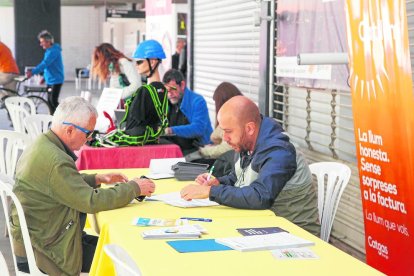 Estands de la feria de consumo responsable de Tàrrega.