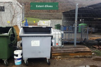 Imatge de l’entrada de la deixalleria d’Esterri d’Àneu.