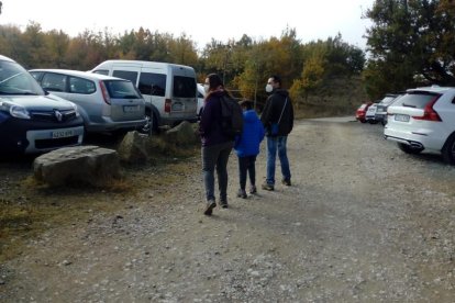 Turistas el sábado en el parking de la Masieta, en el congosto. 