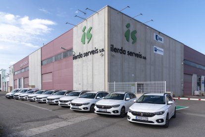 L'empresa lleidatana acaba d'estrenar una flota de 12 vehicles, entre els quals hi ha dos híbrids endollables i un 100% elèctric.