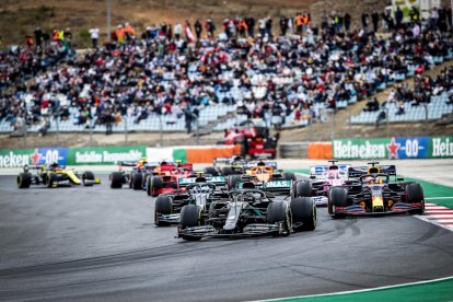 Un momento de la carrera de ayer, disputada por primera vez en el circuito de Portimao, con Hamilton a la cabeza.