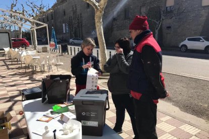 Sant Ramon reparteix més de 135 cubells per la recollida porta a porta