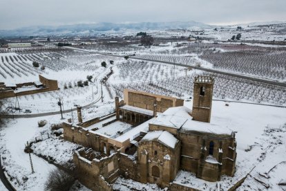 Imagen aérea hivernal de archivo del monasterio de Avinganya.