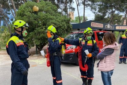 Bombers van desinfectar ahir parcs a Saragossa.