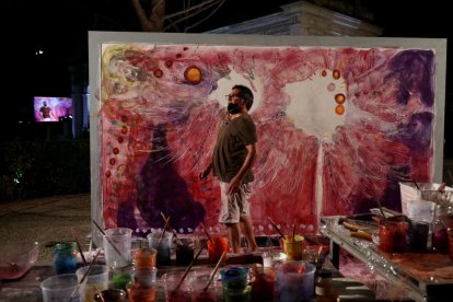 Pintura i música es fusionen per homenatjar el personal sanitari