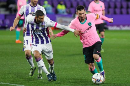 Leo Messi controla el balón durante el último partido del Barça frente al Valladolid.