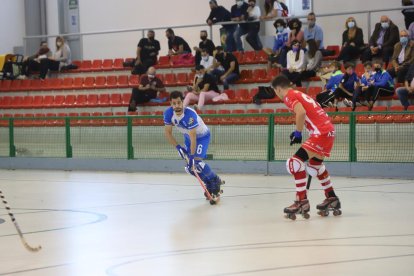 Oriol Vives, durant un partit d’aquest any davant del Girona.