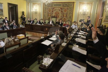 Una de les votacions del ple de la Paeria d'aquest divendres-