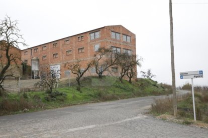 Imatge de la granja de la Portella en la qual es va produir l'accident laboral mortal aquest dimarts