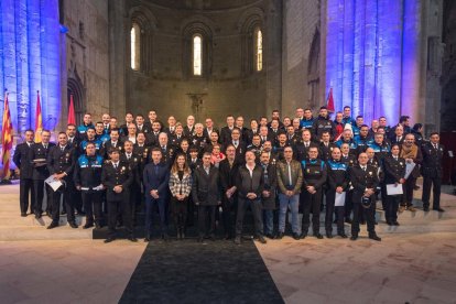 Foto de família dels 136 condecorats ahir a la Seu Vella.