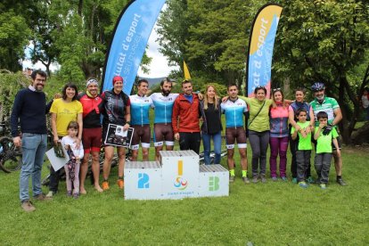 Algunos de los participantes en la duodécima edición de la Escanyabocs, ayer en el podio posterior a la celebración de la prueba.