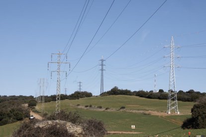 Imatge d’arxiu d’una línia elèctrica de la Noguera.