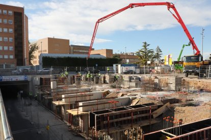 Las obras del futuro edificio anexo al hospital Arnau para ingresados por Covid avanzan a buen ritmo.