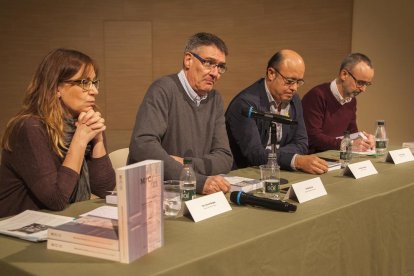 El número 23 de la ‘Miscel·lània Cerverina’, dedicat als jueus, va ser presentat ahir a l’auditori.