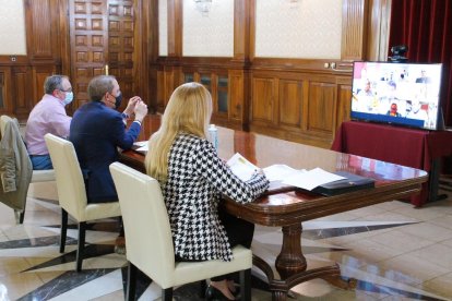 Reunió del subdelegat Crespín amb patronals de Lleida, ahir.