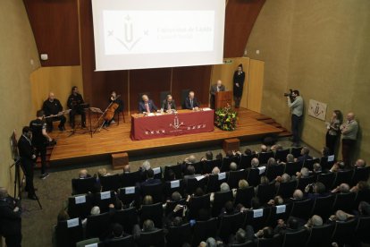 Un momento del acto, celebrado ayer en el Rectorat de la UdL.