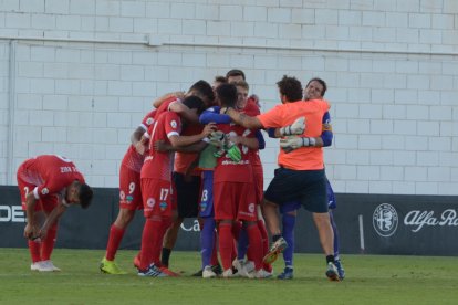 El primer once de la temporada del Lleida, ayer en Paterna.