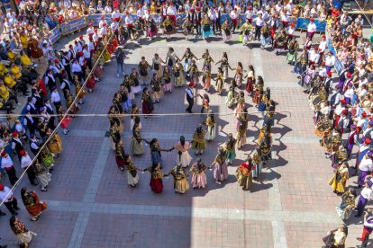 Benavent de Segrià - Els més petits del poble van gaudir amb la festa de l’escuma. La calor va acompanyar en una jornada amb actes variats.