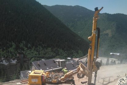 Imatge de les obres de construcció de la pleta Arriu, als voltants de Baqueira.