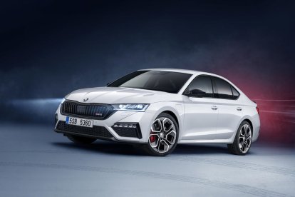 Per primera vegada, els RS estrenaran un motor híbrid endollable, que al combinar el propulsor de gasolina 1.4 TSI i l'elèctric rendiran 245 CV.