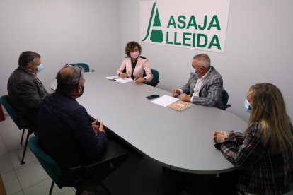 Un momento de la reunión, ayer, en la sede de Asaja en Lleida.