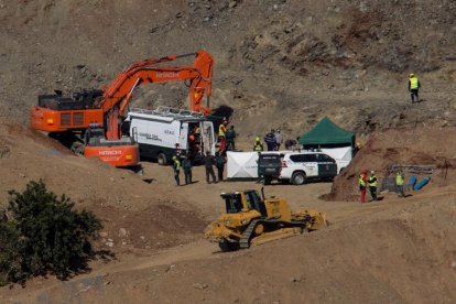 Els miners entren al túnel per excavar una galeria i rescatar Julen