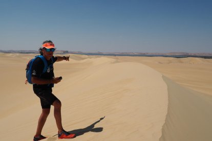 Arcadi Climent, en un momento de la expedición que le llevó al Sáhara en Egipto.