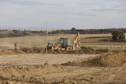 Obres al sector de Balaguer per instal·lar el regadiu.