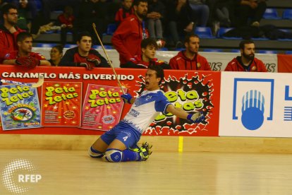 Joan Cañellas celebra el segon gol del Llista dijous davant del Reus.