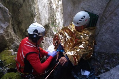 Rescatan gracias a un niño a un holandés caído en una grieta