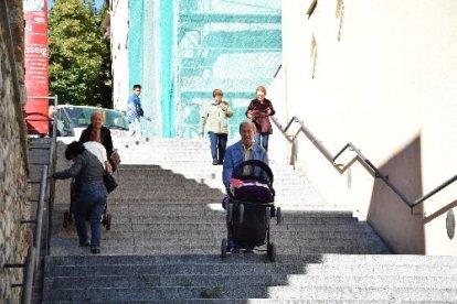 Els veïns han d’utilitzar les escales per l’avaria de l’ascensor.