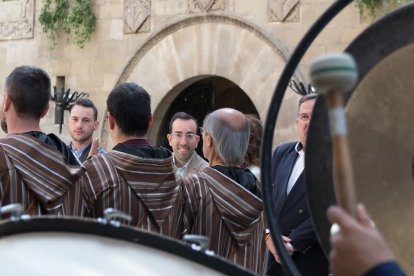 Palau asistió ayer a la fiesta de Moros y Cristians.