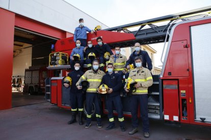 Imagen de los bomberos del parque de Lleida que trabajaron por Nochevieja. 