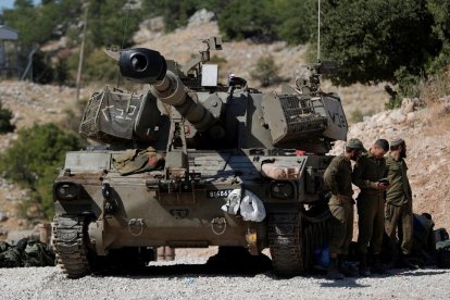 Imagen de un tanque israelí en la zona fronteriza con Siria.  