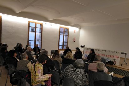 La asamblea celebrada ayer por la tarde en el municipio de Isona.