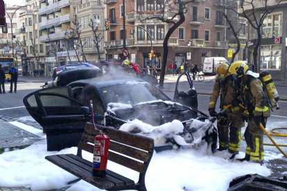 S'incendia un vehicle al centre de Lleida