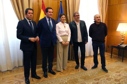 La ministra de Trabajo, Yolanda Díaz, con los secretarios generales de CCOO y UGT, Unai Sordo y Pepe Álvarez, y los presidentes de CEOE y Cepyme, Antonio Garamendi y Gerardo Cuerva el pasado día 22.