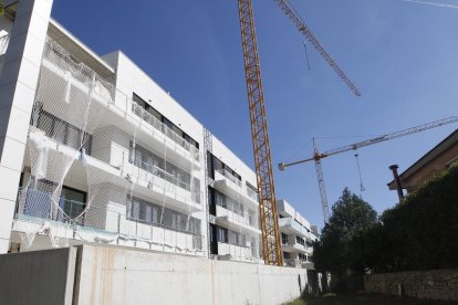 Edificio en construcción en pasado mes de octubre en la ciudad de Lleida.