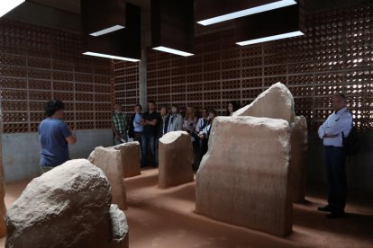 La sala de les esteles funeràries compta amb llum natural.