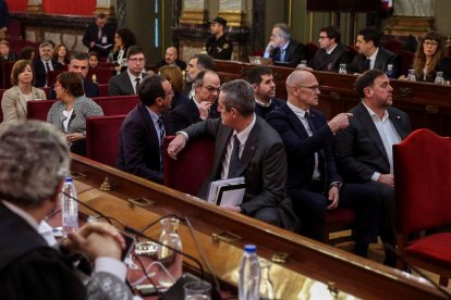 El fiscal Javier Zaragoza mirando a la cúpula del 1-O en el primer día de juicio en el Supremo, en 2019.