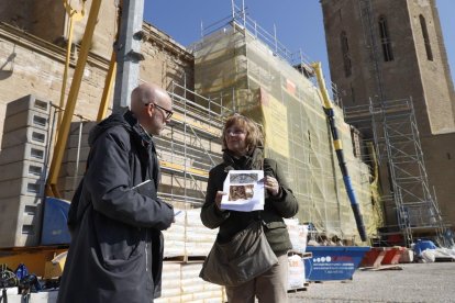 Ramon Solé y Esther Colls, ayer a pie de las obras en la Seu Vella.