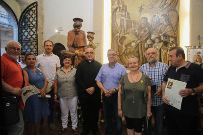 Presenten la restauració del fanalet de l’àngel de Sant Jaume