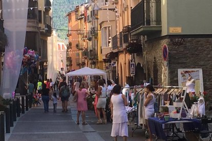 Els comerços de la Seu, al carrer dissabte.