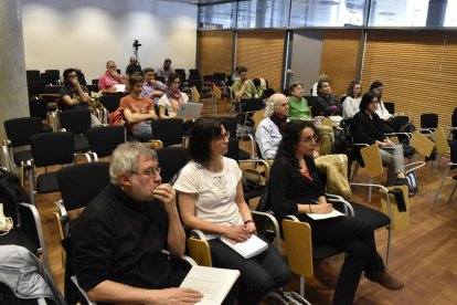 El poeta y profesor Jorge Riechmann, en primera fila durante la jornada de ayer en la UdL. 