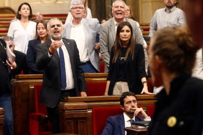 Batussa al Parlament entre diputats sobiranistes i Cs pels CDR presos