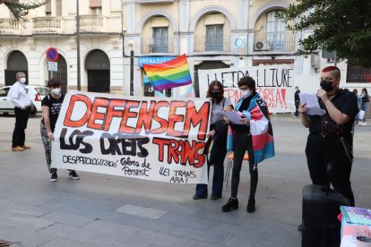 Concentración en Lleida por los derechos de las personas transexuales