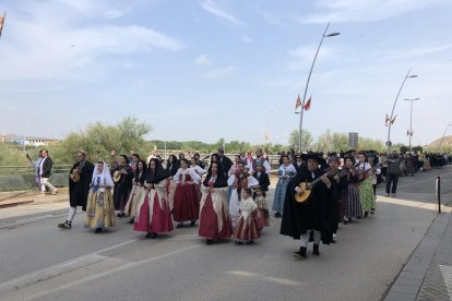 Procesión de la Festa de la Faldeta durante el pasado año en Fraga.